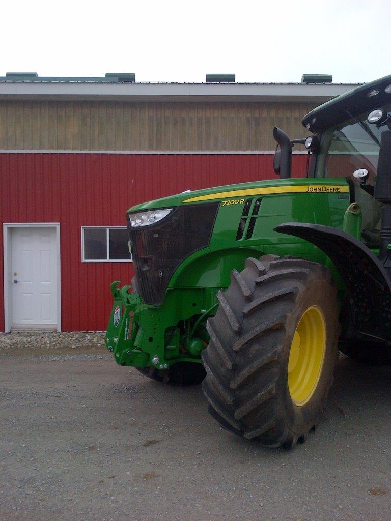 Trator John Deere 7280R com carregadora frontal